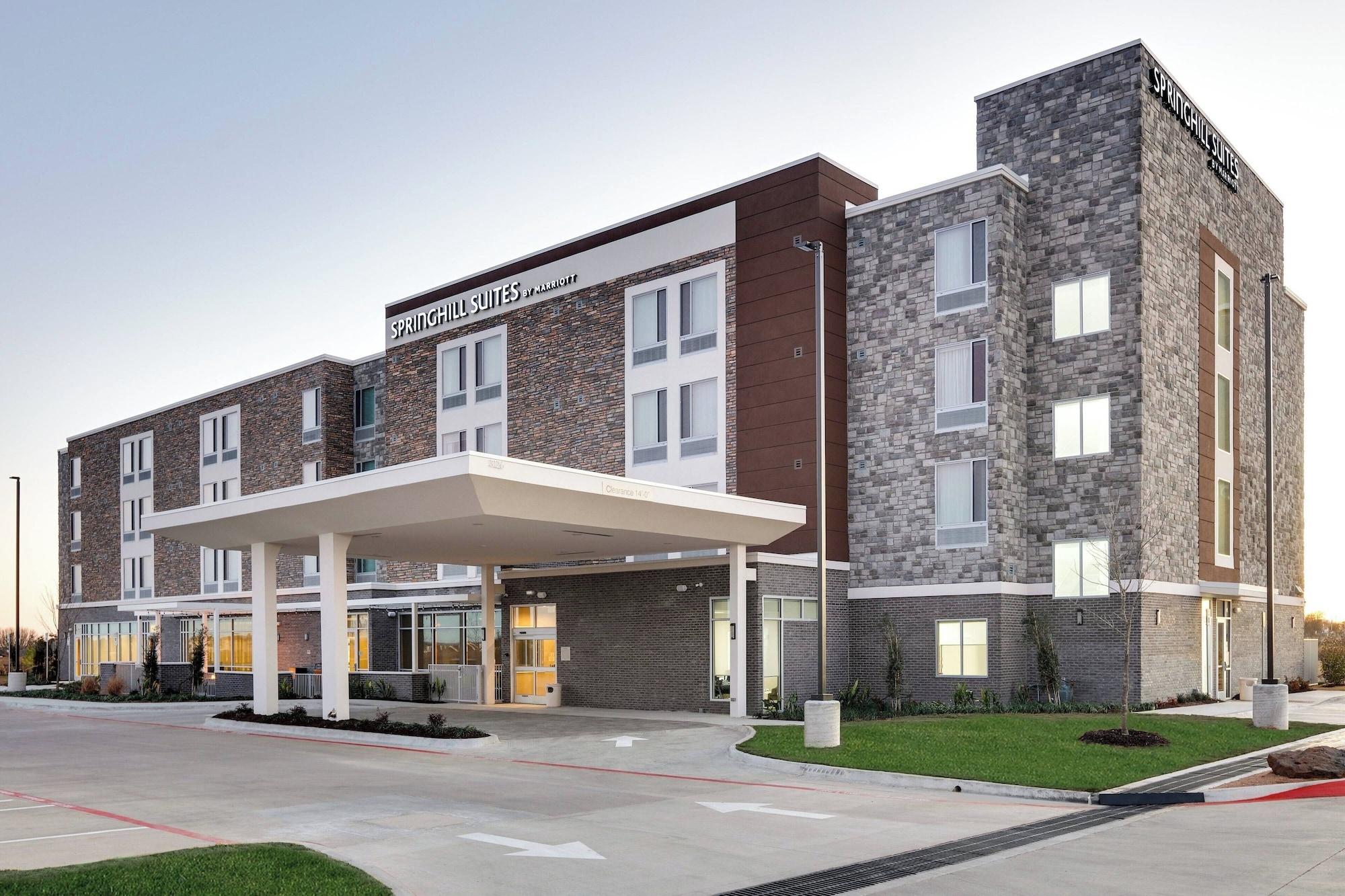 Vista Exterior Springhill Suites Dallas Mansfield