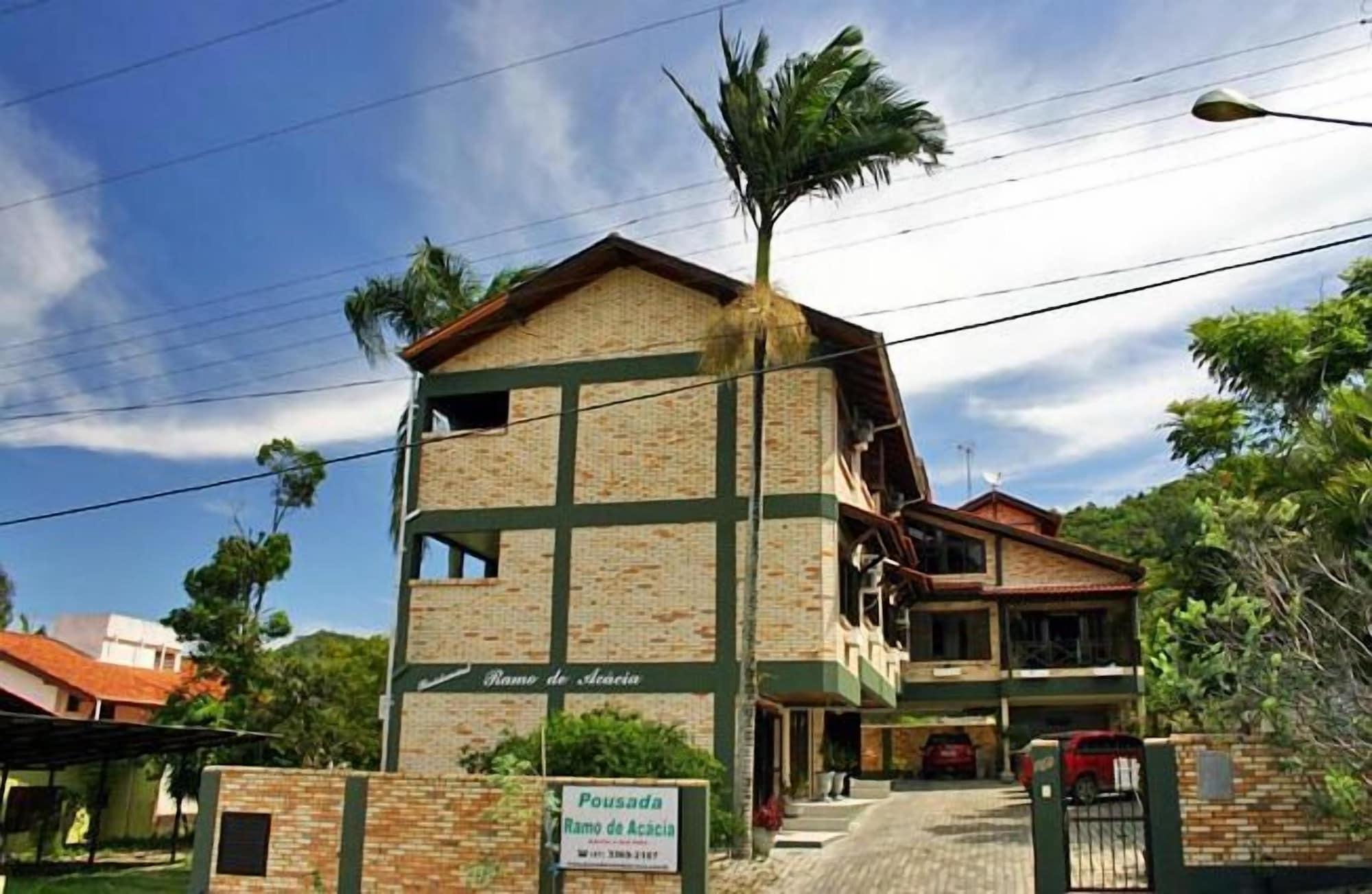 Vista Exterior Pousada Ramo de Acácia