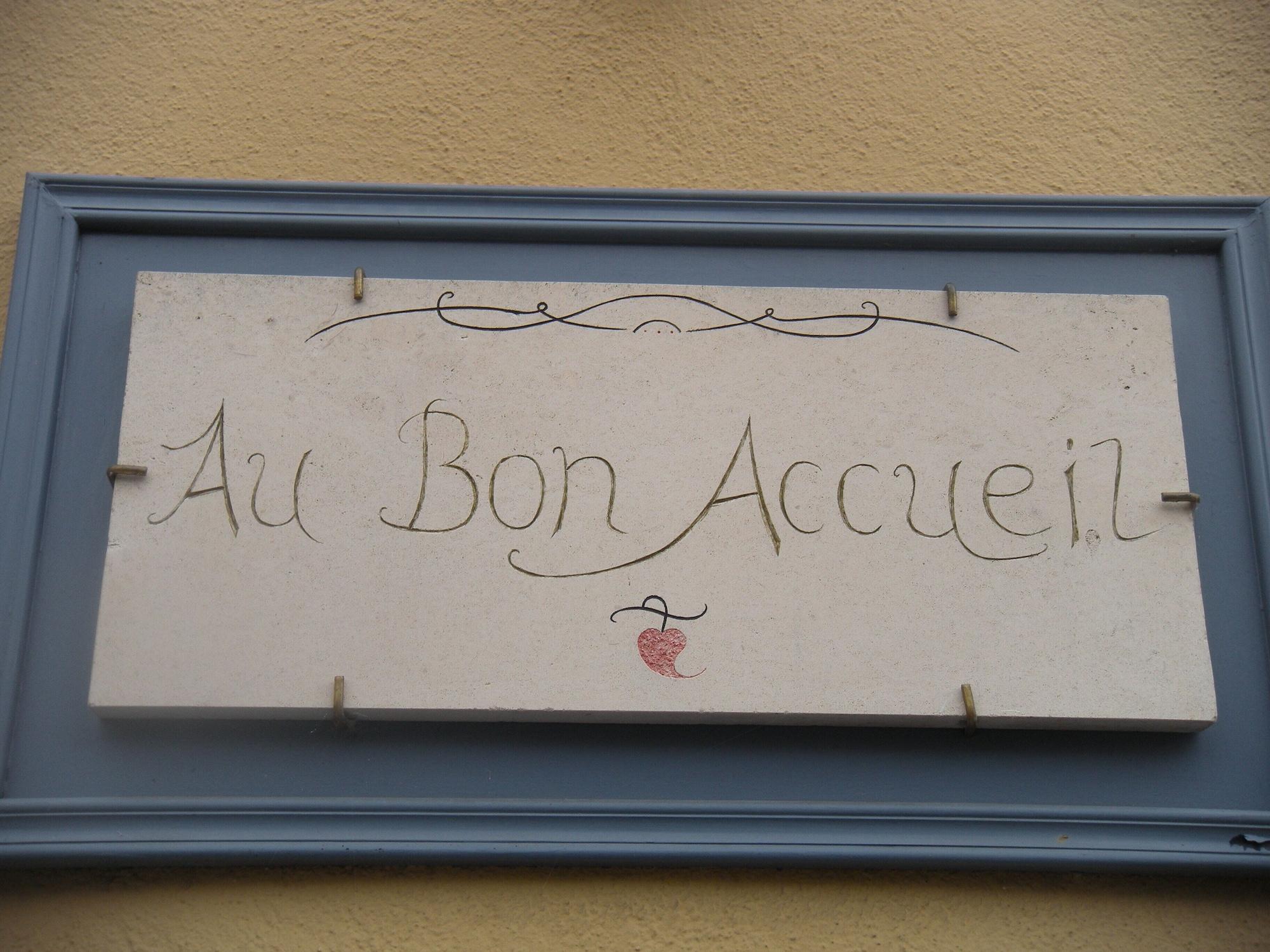 Vista Exterior Au Bon Accueil