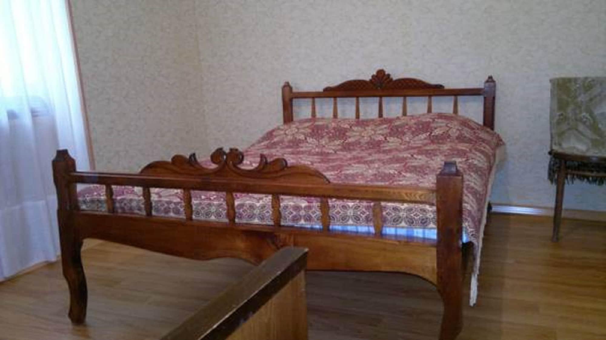 Varios Guest House Besarioni