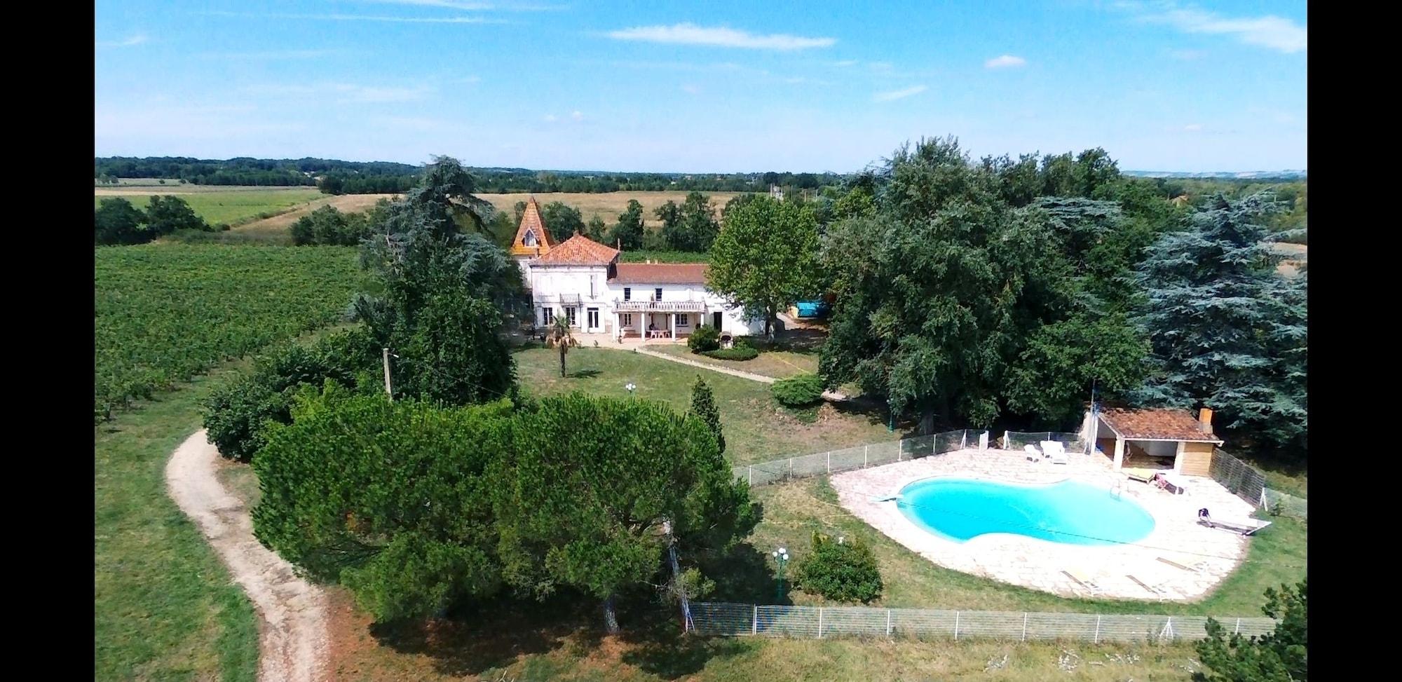 Varios Chateau la Loge