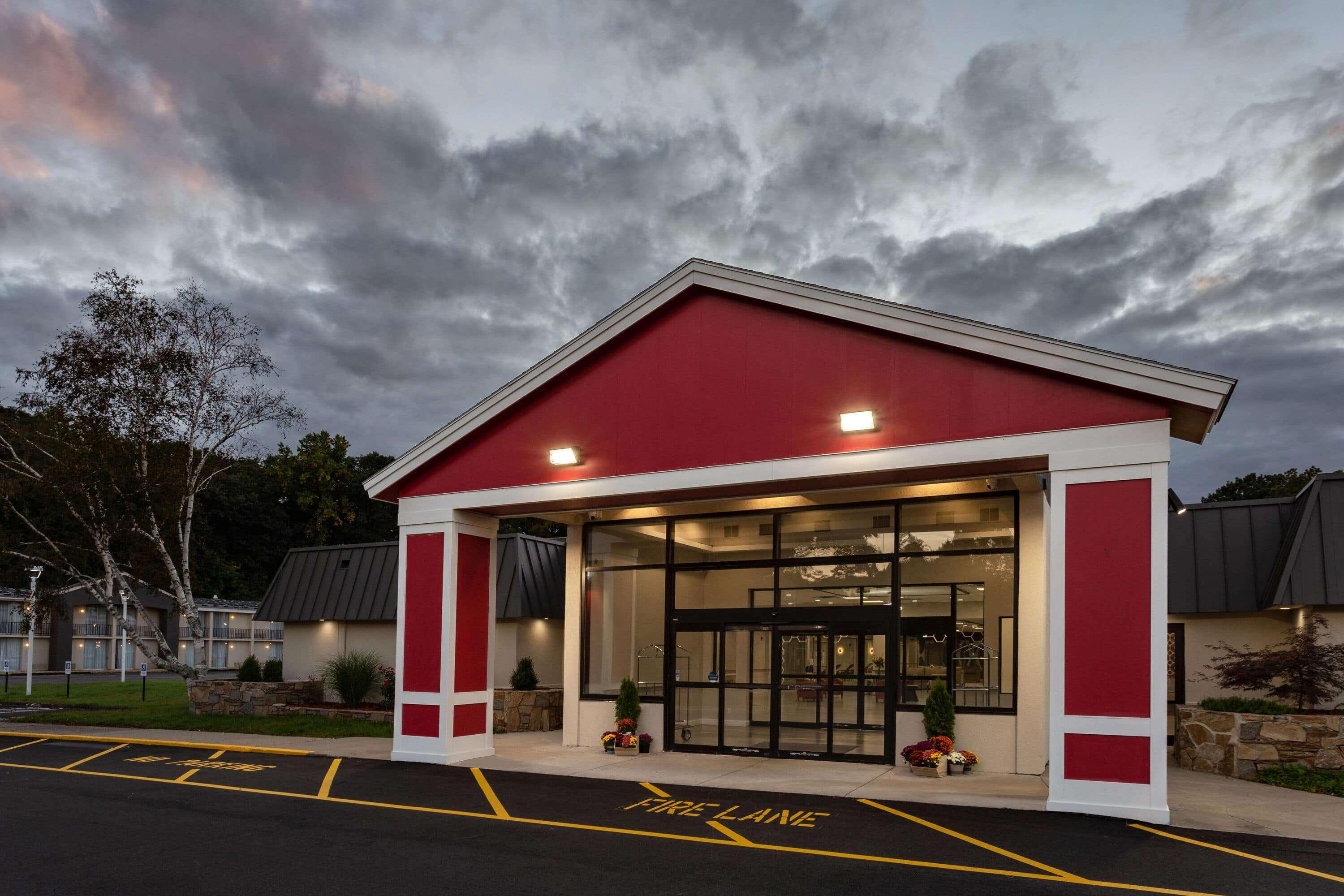 Vista Exterior Ramada by Wyndham Windsor Locks