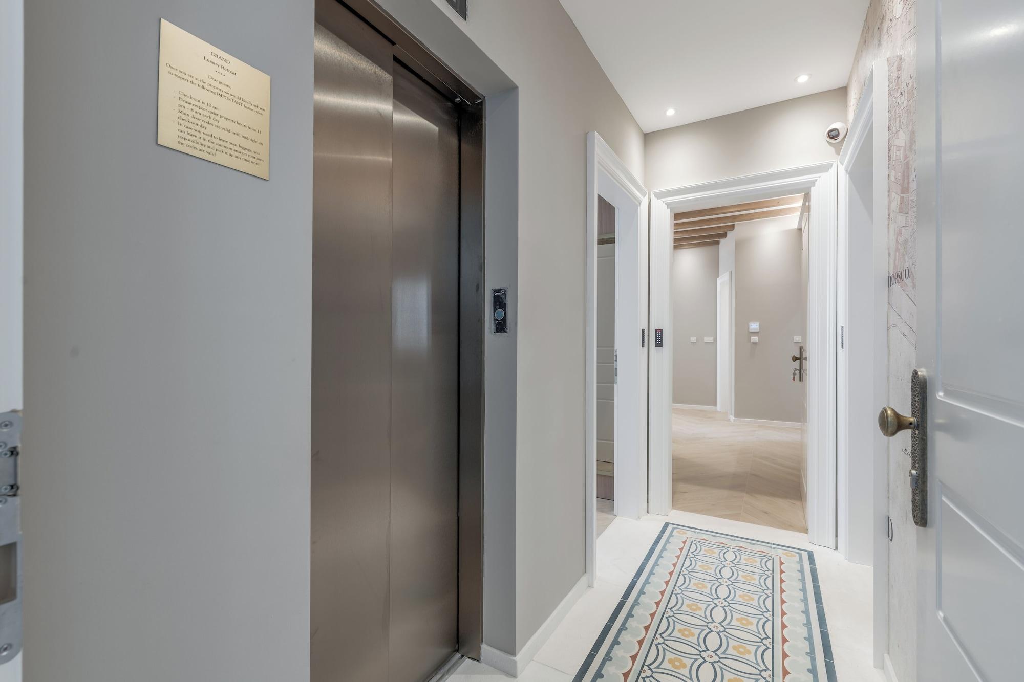 Vista Lobby Grand Palace Luxury Retreat - Tale Of The Sea