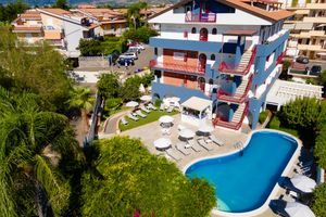 Alojamiento - Hotel Alexander