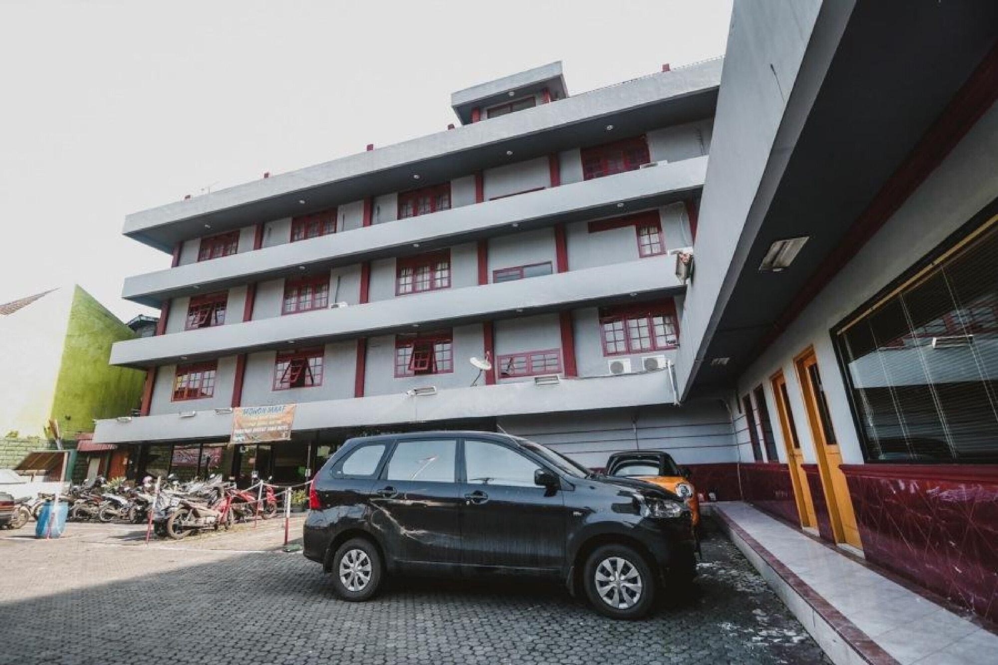 Varios RedDoorz Plus near RSCM Jakarta