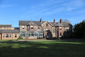 Alojamiento - Burn Hall Hotel