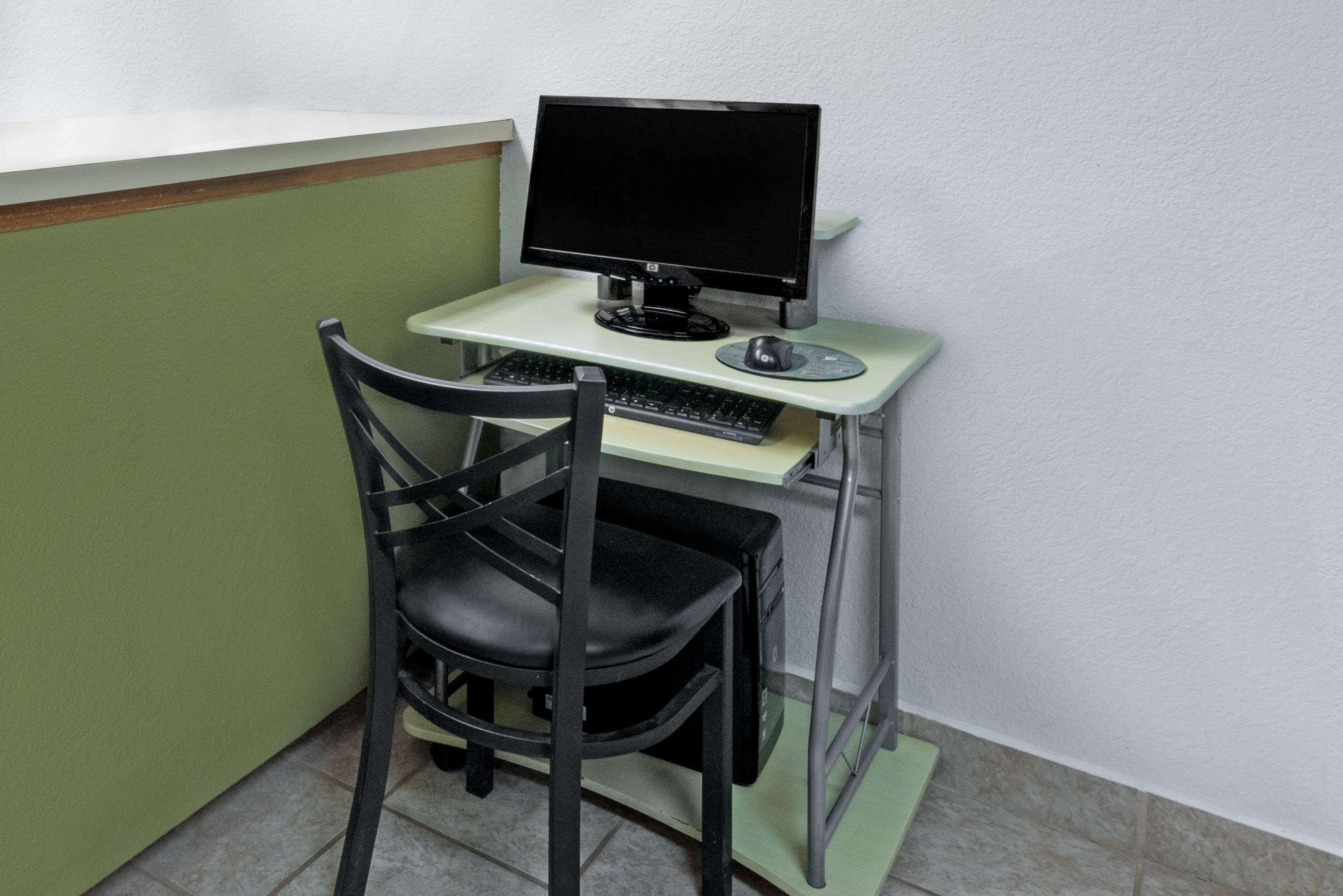 Centro de Negocios Super 8 by Wyndham Winner SD