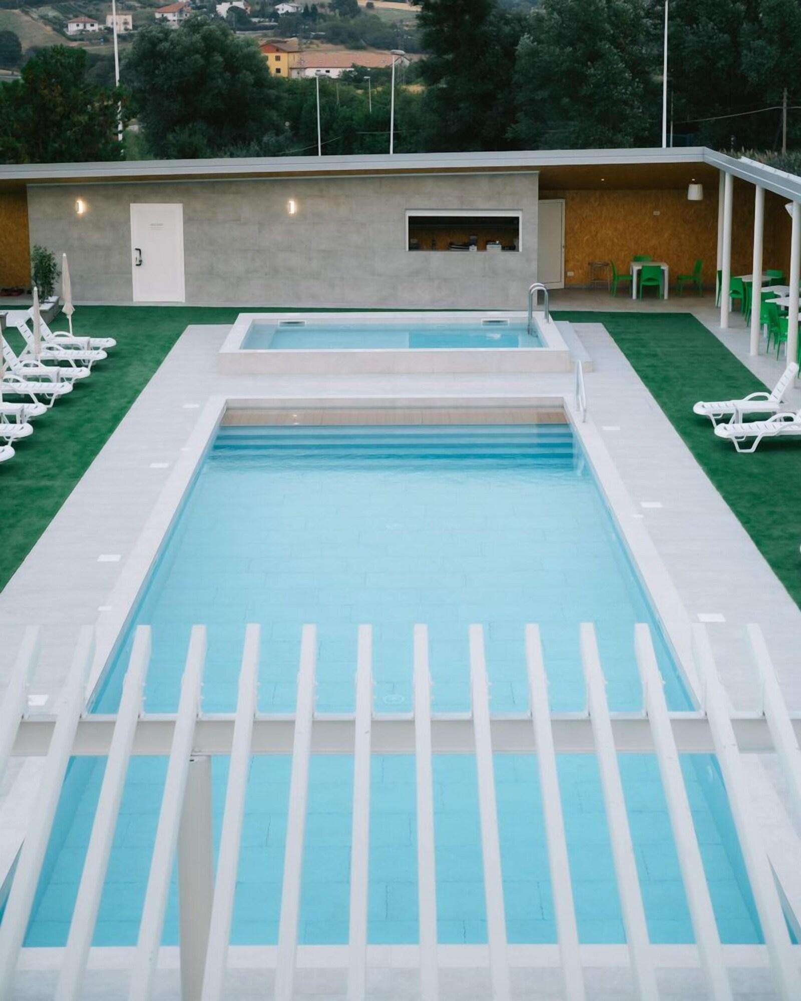 Vista Piscina Hotel La Tavernetta