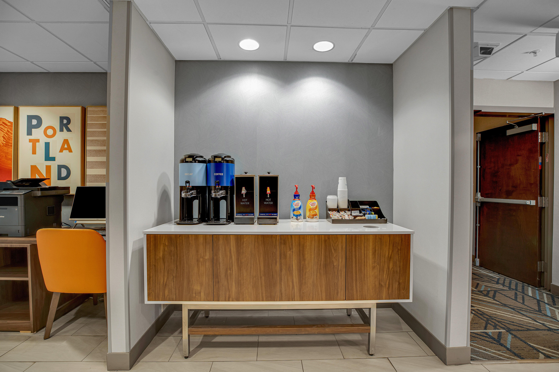 Vista Lobby Holiday Inn Express & Suites Portland-Jantzen Beac