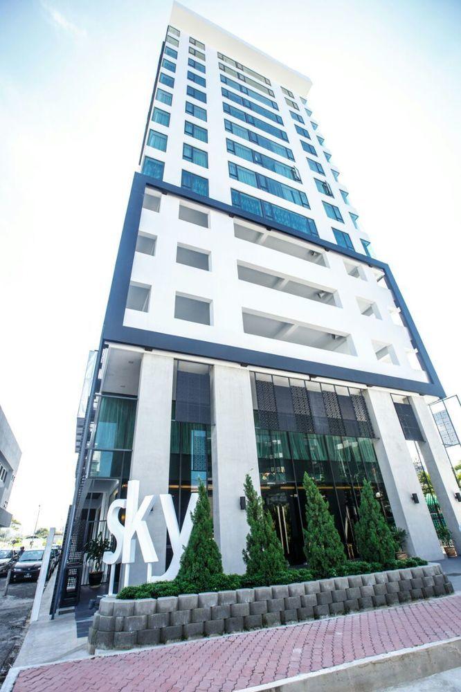 Vista Exterior Marina Travellers Suite SKY Karamunsing