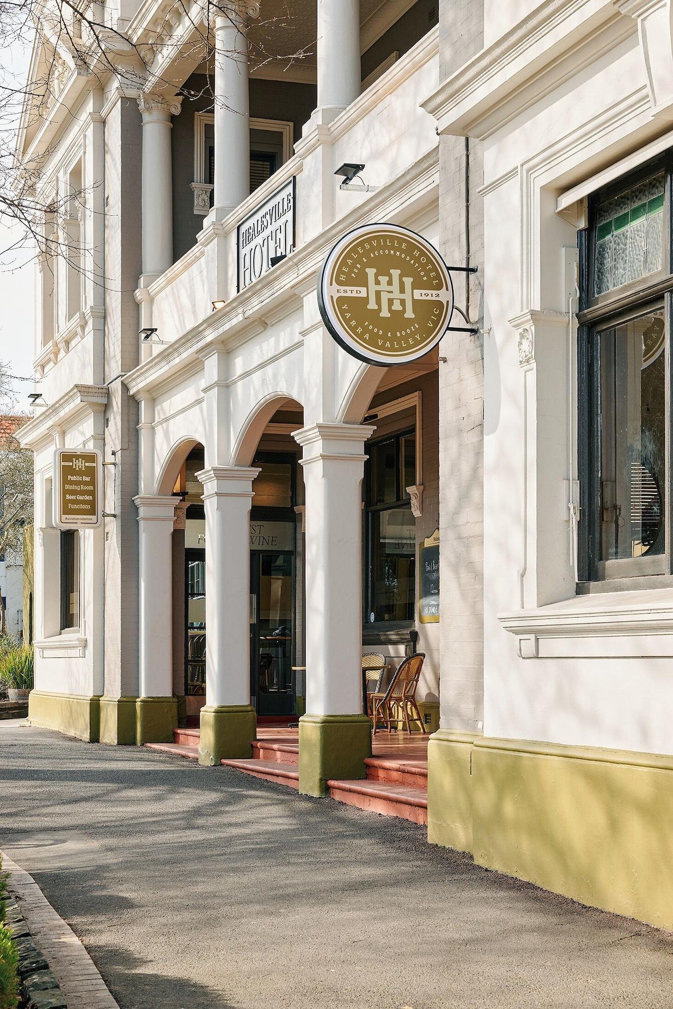 Varios Healesville Hotel