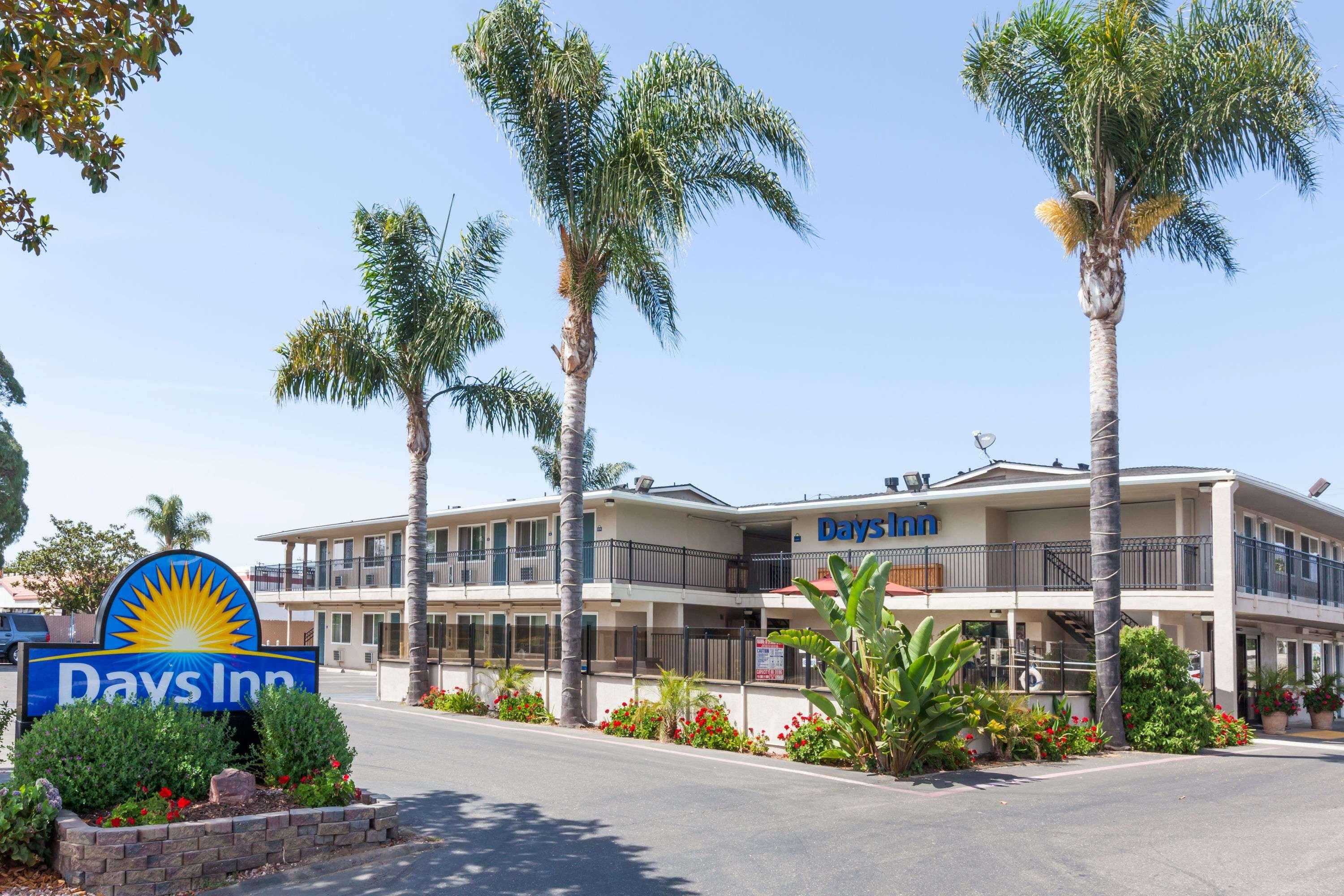 Vista Exterior Days Inn by Wyndham Santa Maria