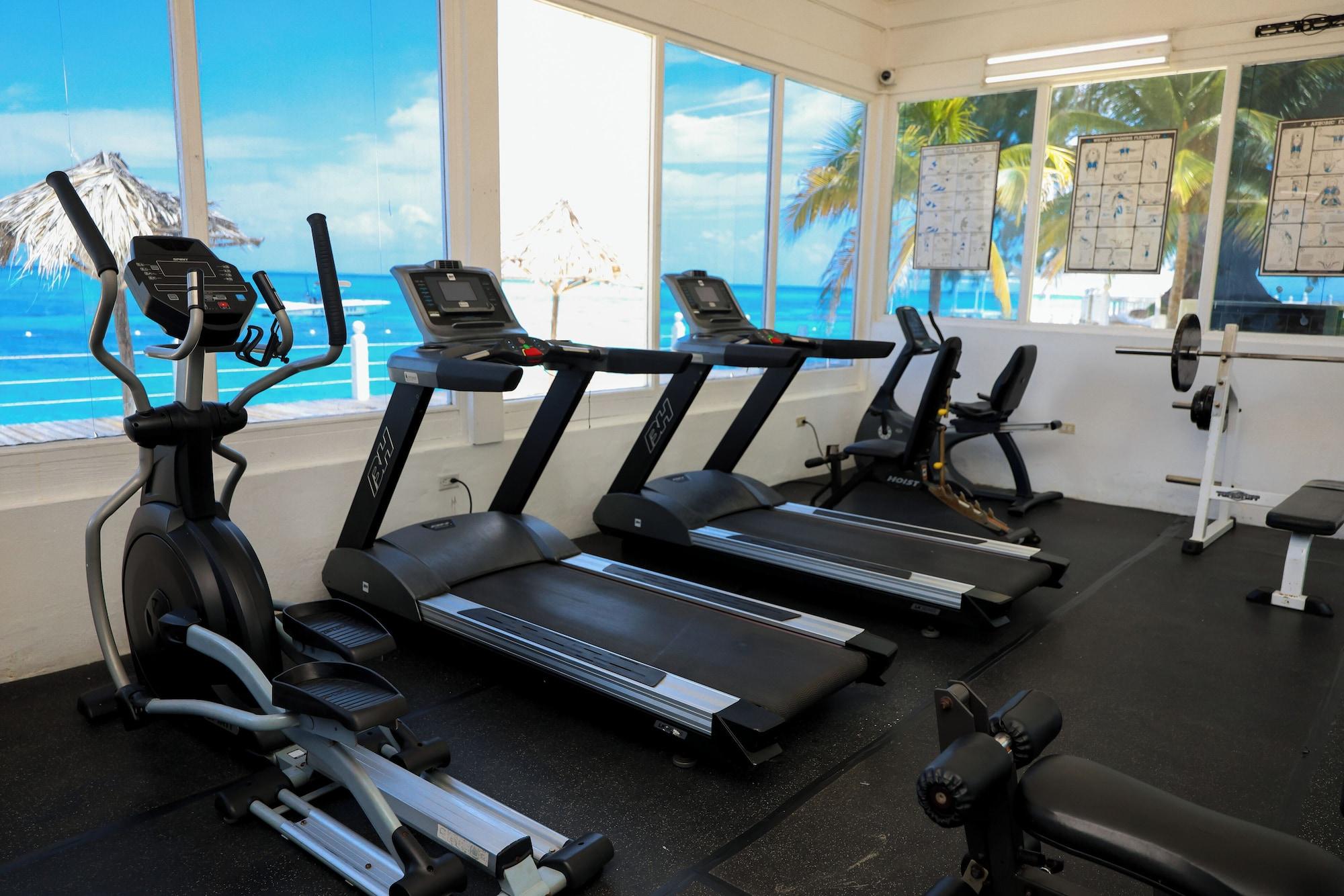 Gimnasio Grand Decameron Cornwall Beach, A Trademark All-Inclusive Resort