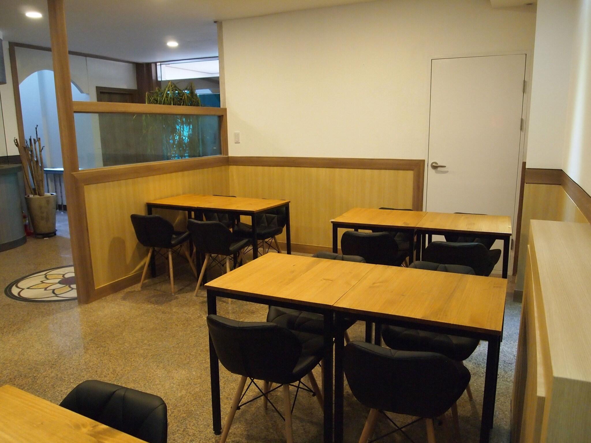 Bar/Salón Traum Hotel & Condo