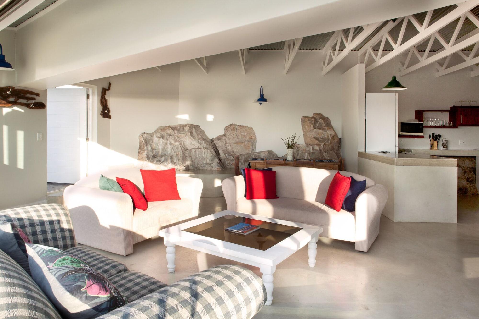 Bar/Salón Plett Beachfront Accommodation