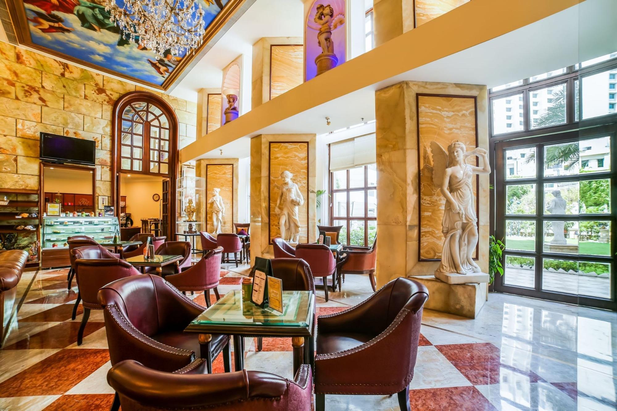 Vista Lobby Hotel The Royal Plaza