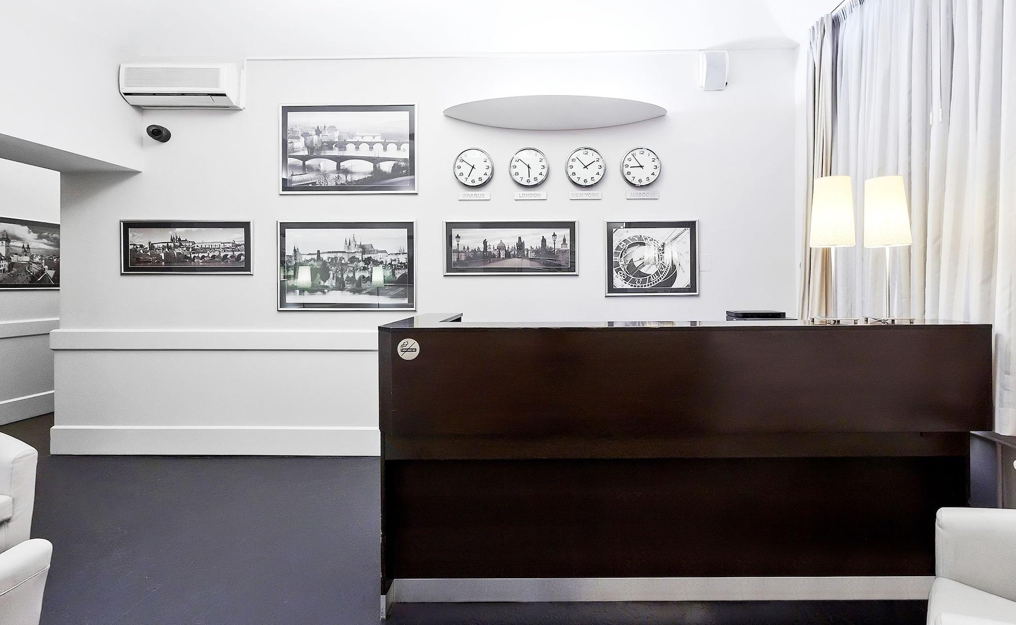 Vista Lobby La Boutique Hotel