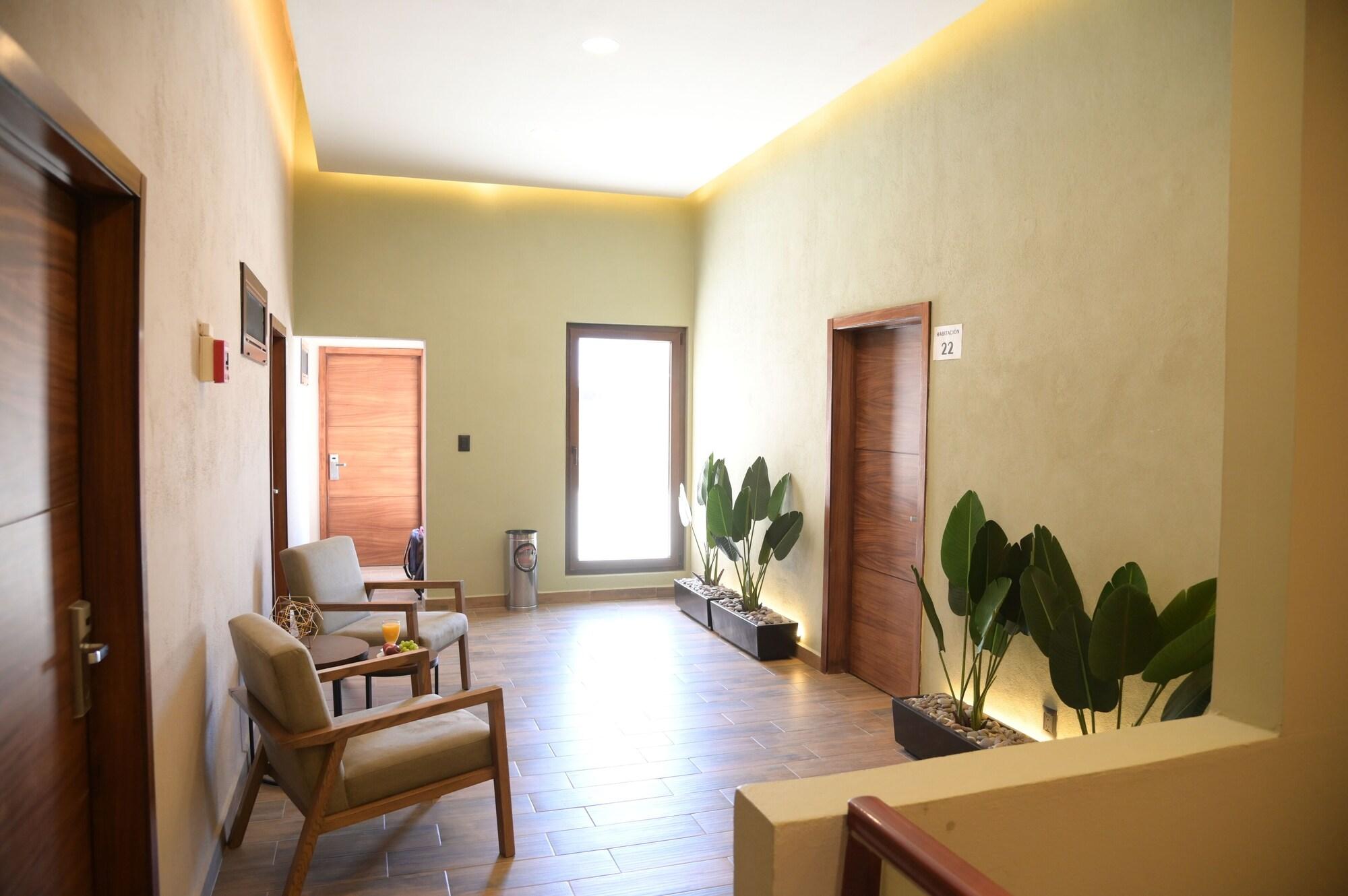 Varios Hotel Victoria