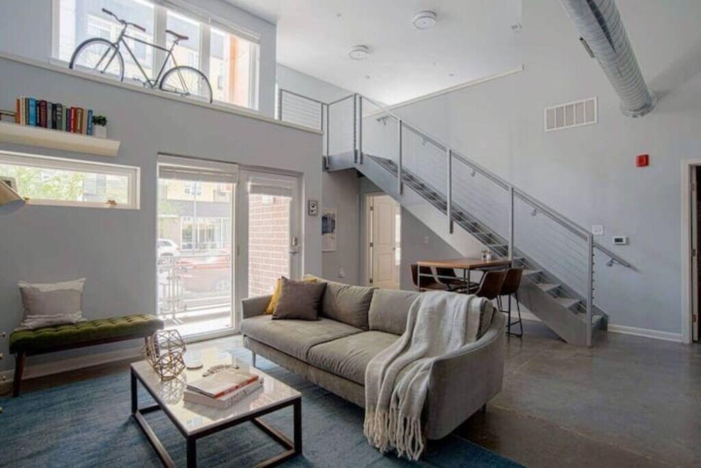 Varios CozySuites TWO Stylish Apts Monument Cir