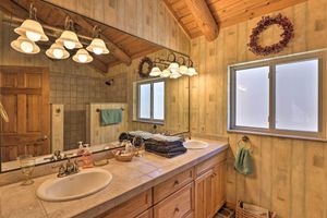 Alquiler Vacacional - 'serenity on the River' Luxe Lewisburg Cabin!