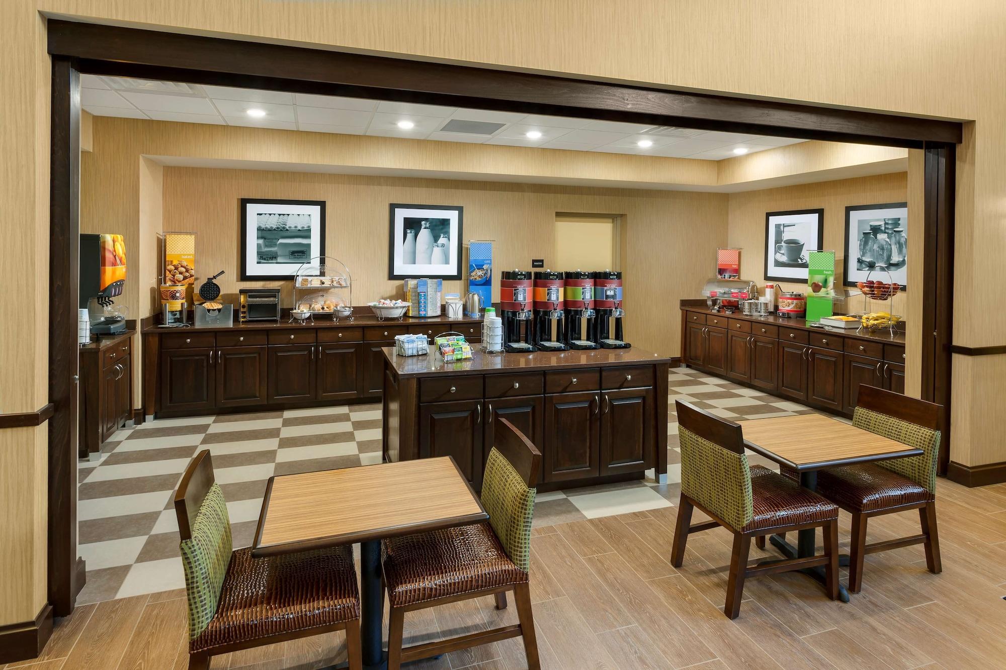 Restaurant Hampton Inn & Suites Williamsport-Faxon Exit
