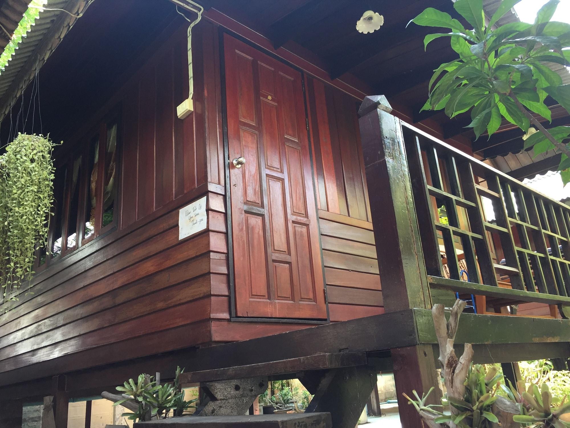 Vista Exterior Baan Kong Homestay