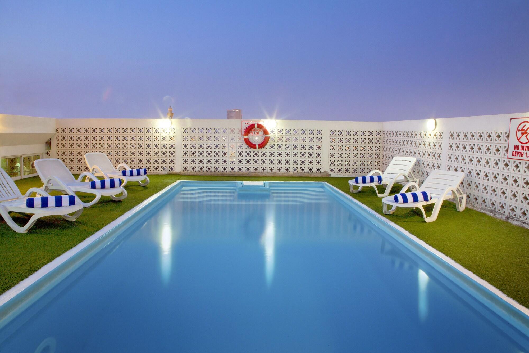Vista Piscina Landmark Hotel