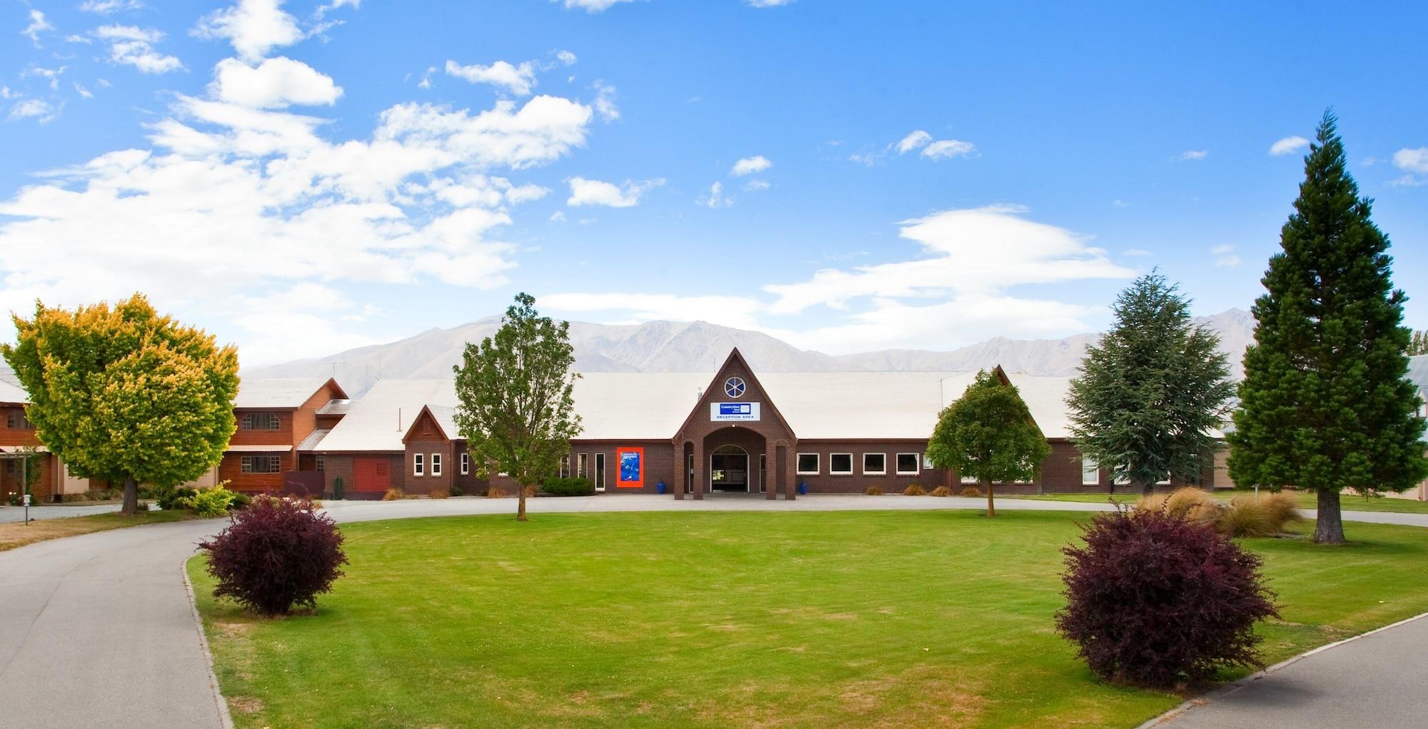 Varios Discovery Countrytime Hotel