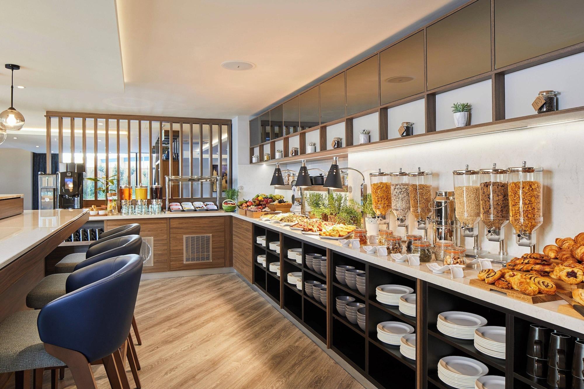 Restaurant Courtyard by Marriott London Heathrow Airport