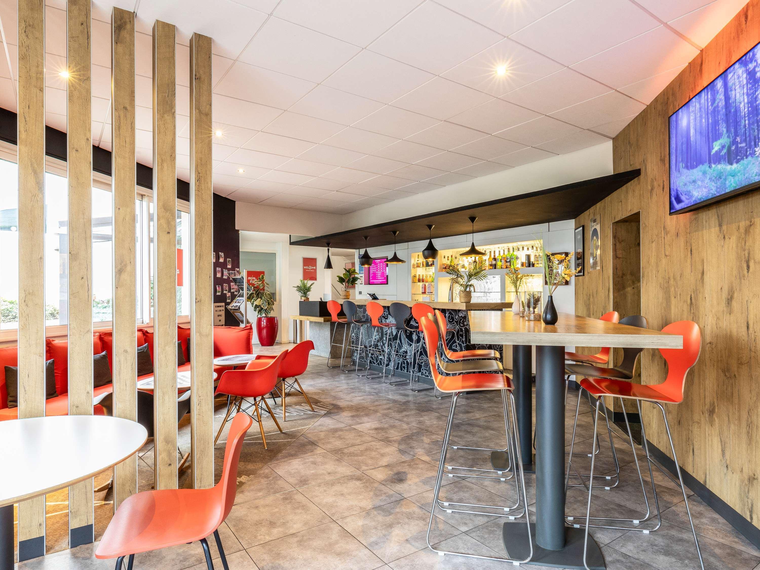 Bar/Salón ibis Chalons en Champagne