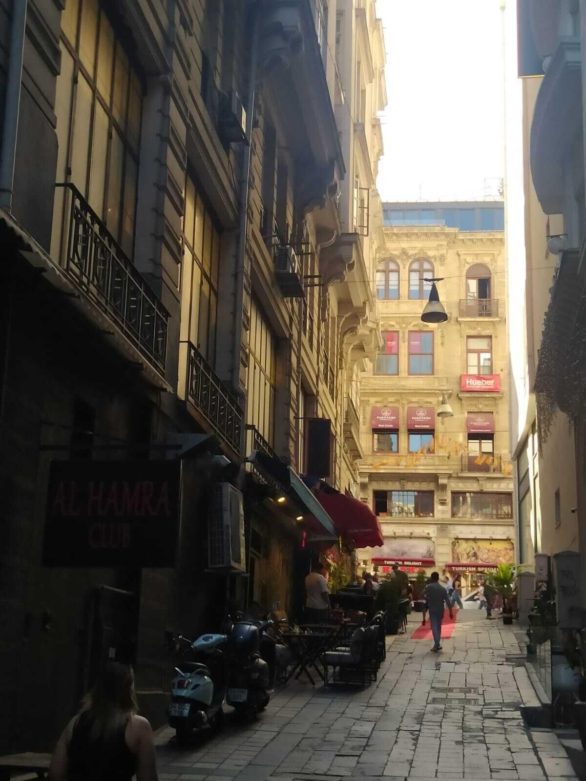 Vista Exterior Destinia Pera Suites