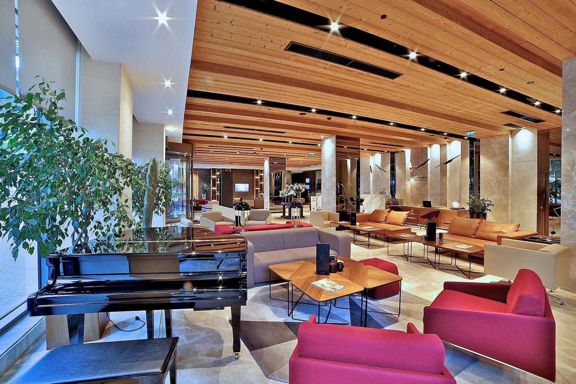 Vista Lobby Dosso Dossi Hotels & Spa Downtown