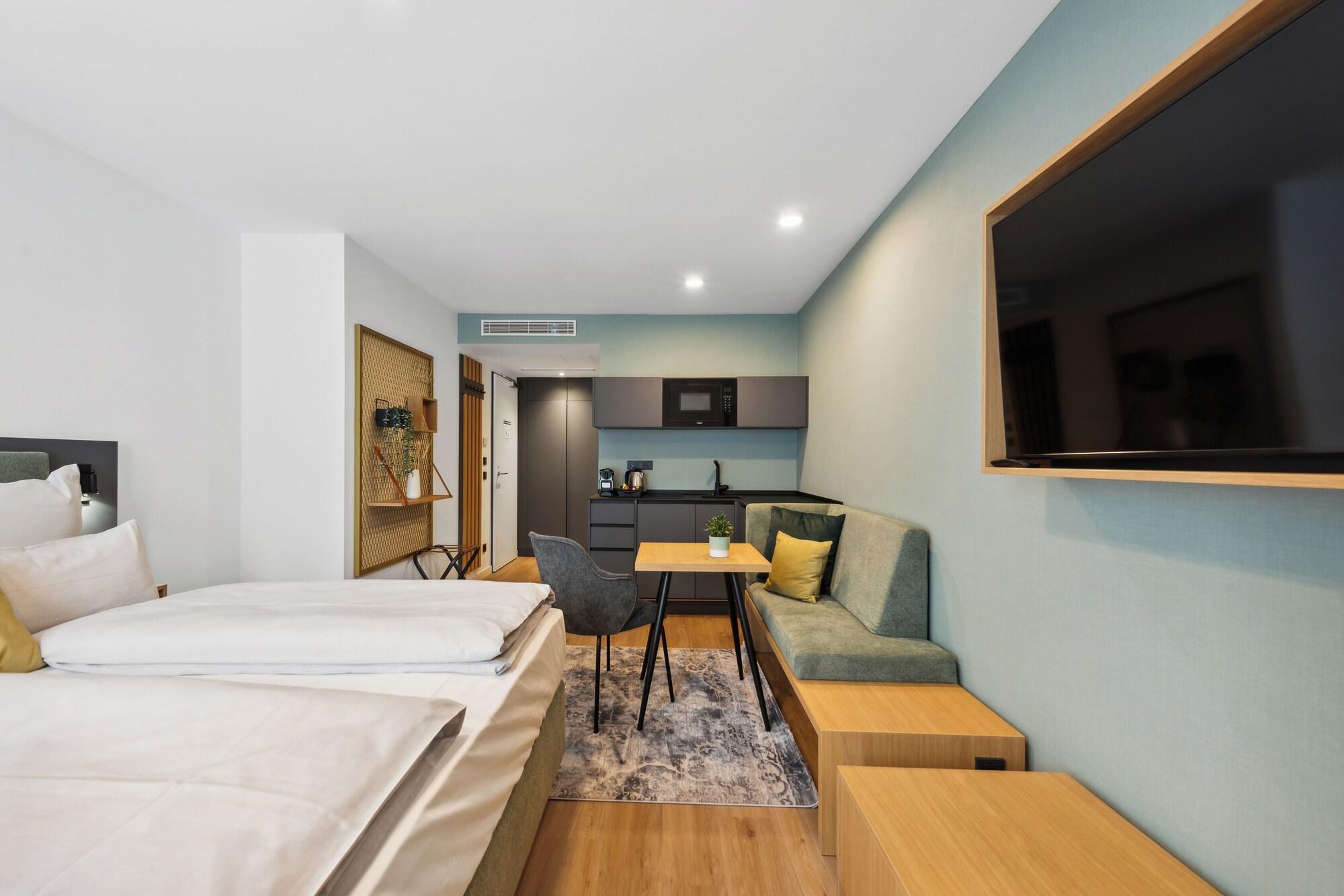 Varios Nena Apartments München City