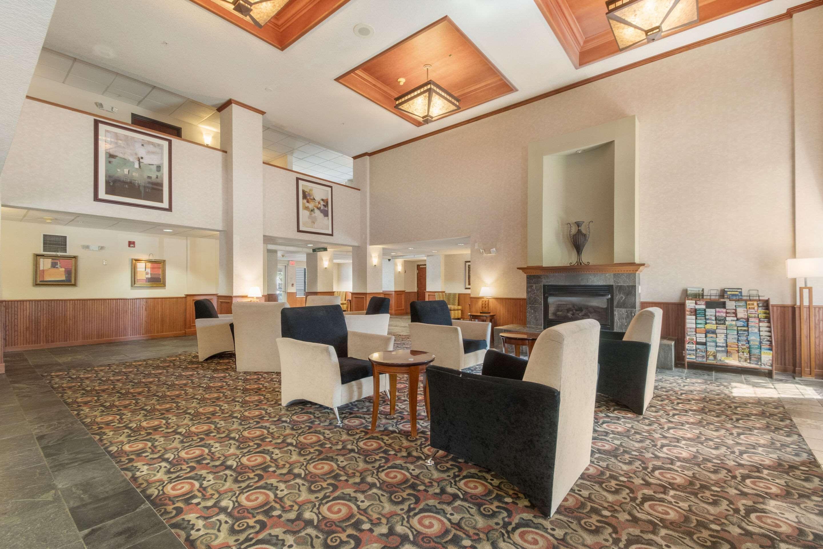 Vista Lobby Quality Inn