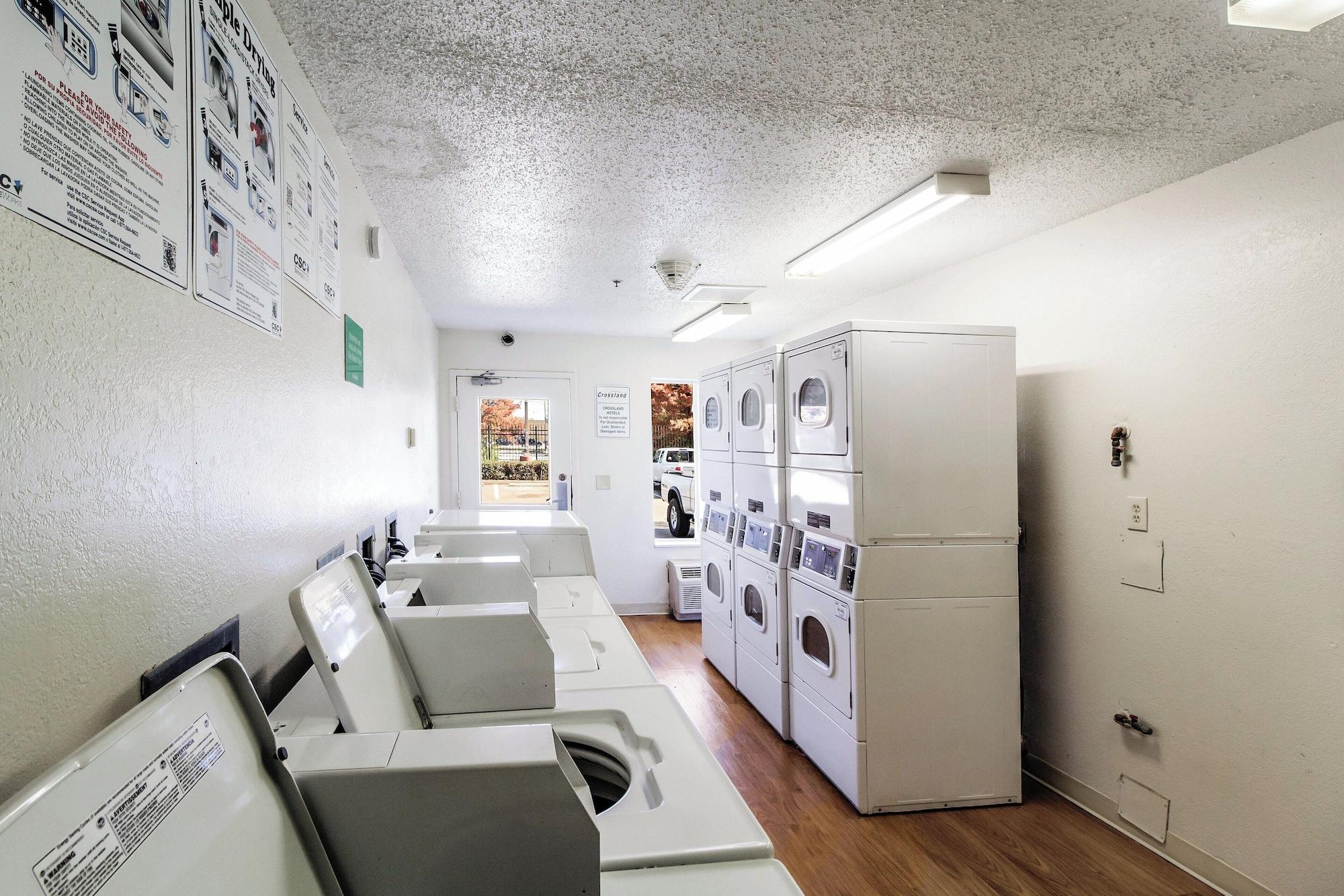 Comodidades del Alojamiento HomeTowne Studios by Red Roof Houston - West Oaks/ Energy Corridor