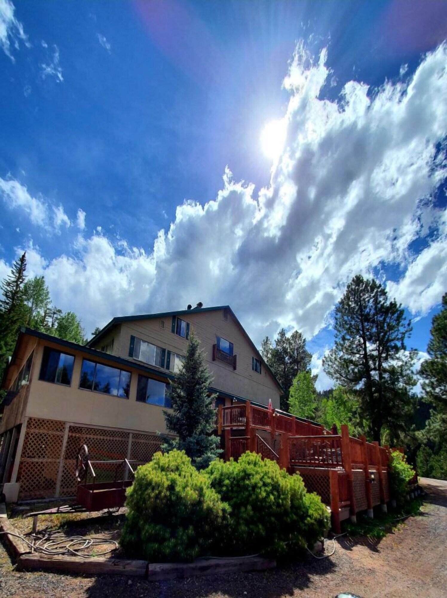 Vista Exterior Edelweiss Resort and Restaurant