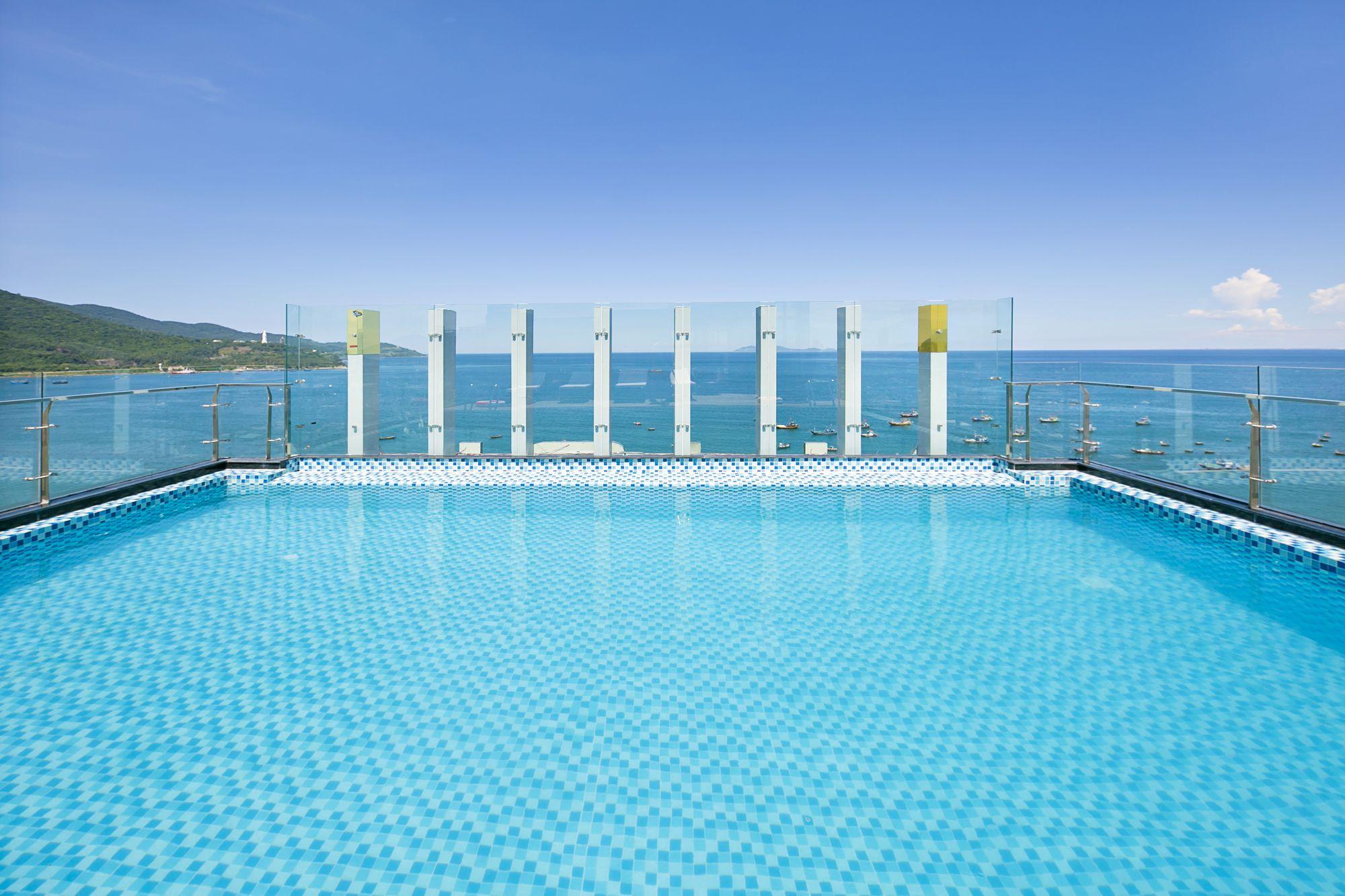 Vista Exterior Alisia Beach Hotel Da Nang