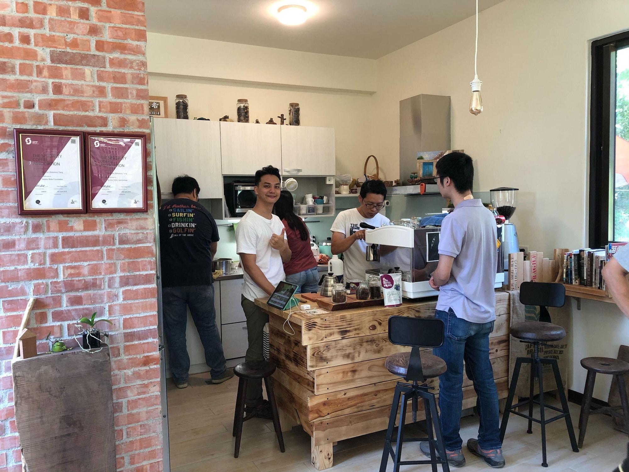 Bar/Salón Tree House Café & Homestay