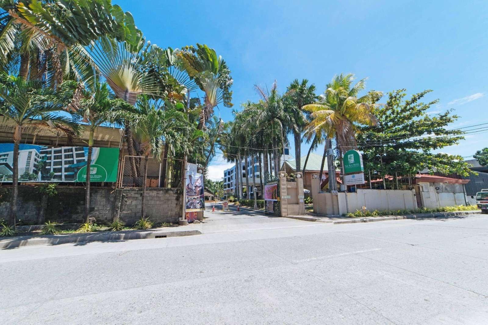 Vista Exterior The Ritz Hotel at Garden Oases