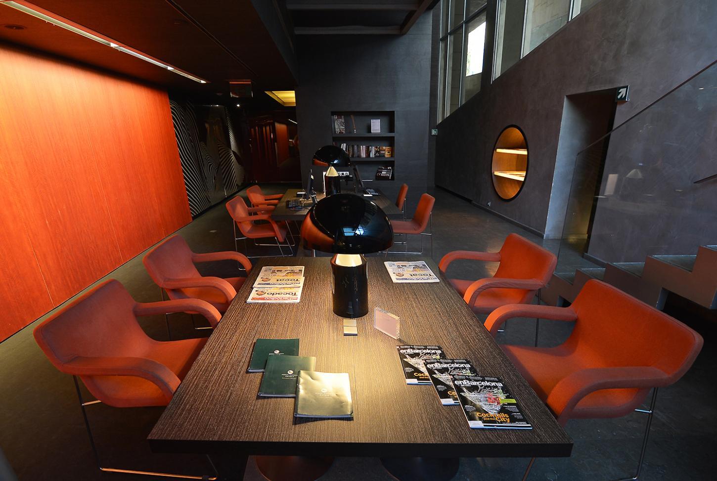 Vista Lobby Soho Hotel