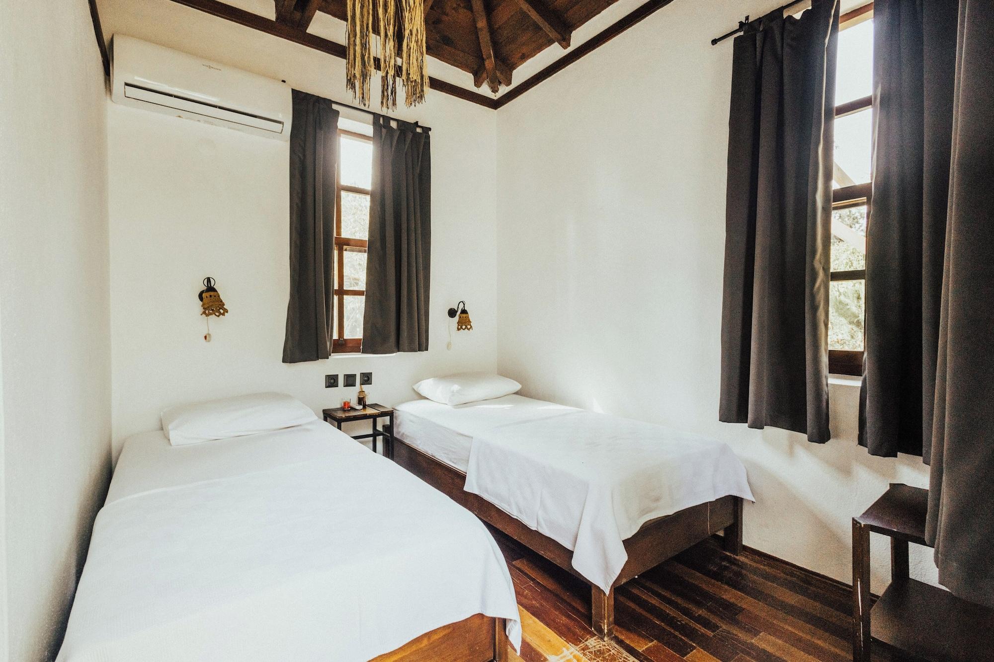 Varios Eski Yeni Tatil Evi