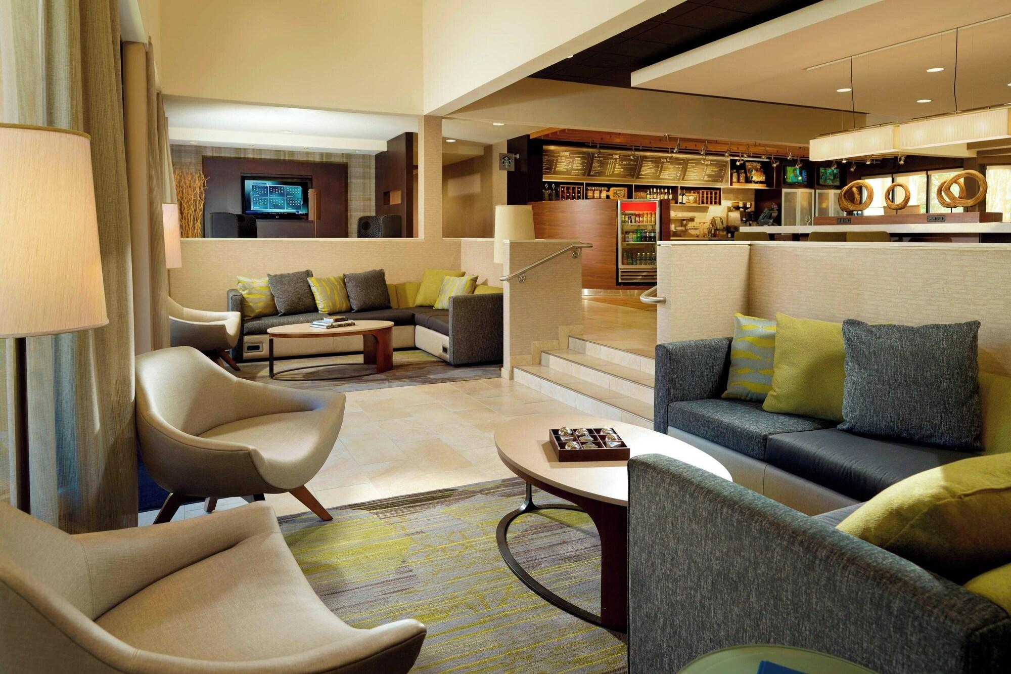 Vista Lobby Courtyard by Marriott Atlanta Perimeter Center