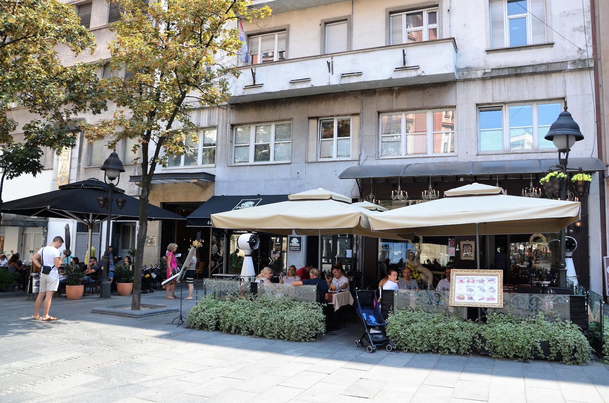 Vista Exterior Dominic & Smart Luxury Suites Republic Square
