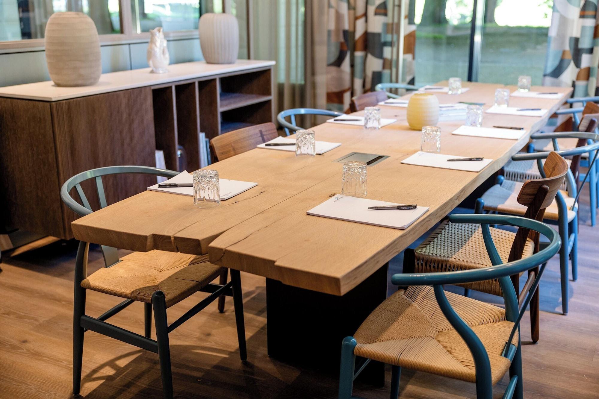 Sala de Reuniones Motel One Rostock