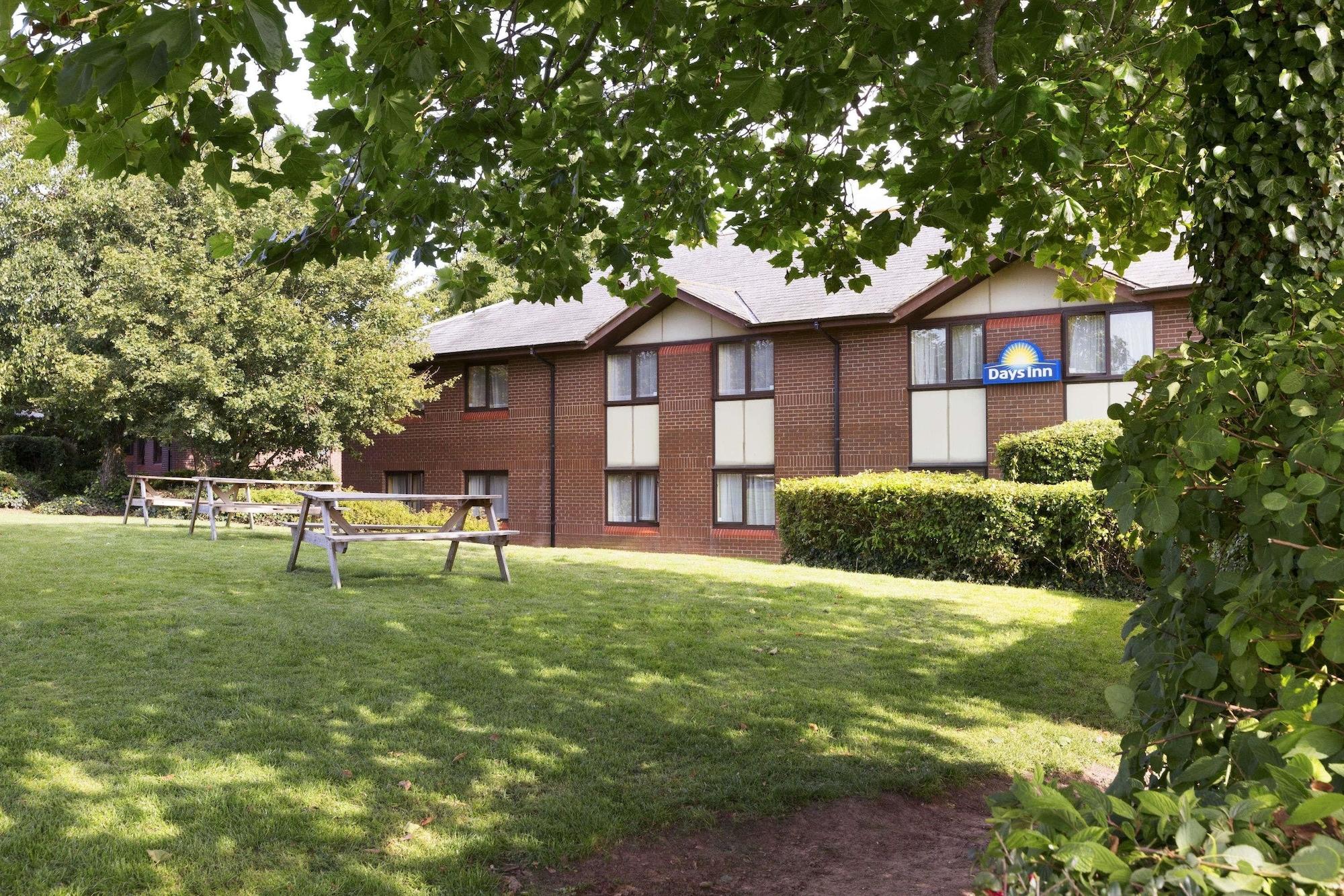 Vista Exterior Days Inn by Wyndham Taunton