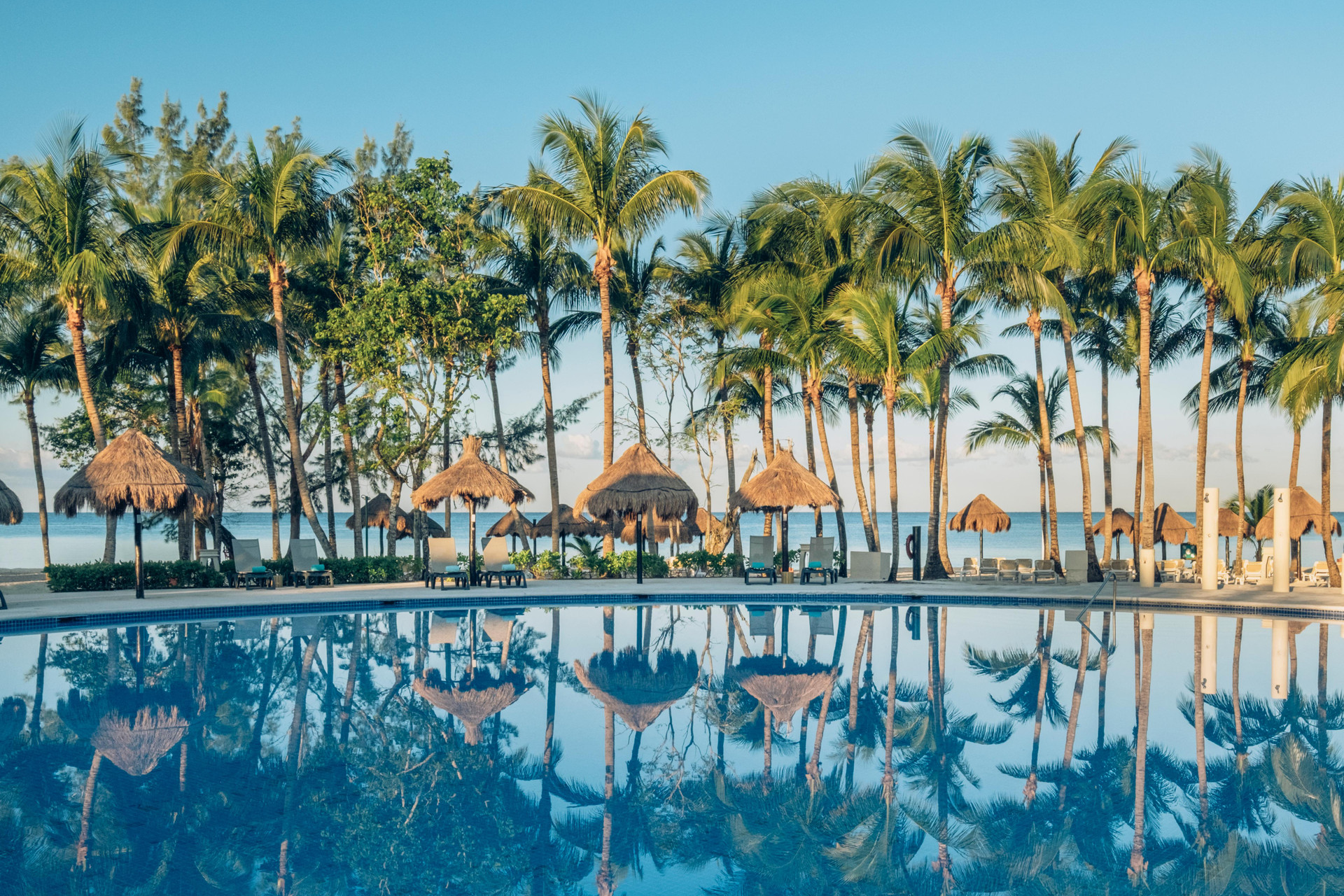 Vista Piscina Iberostar Waves Cozumel - All Inclusive