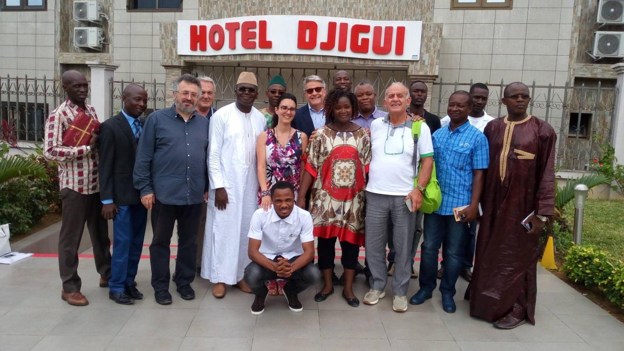Vista Exterior Hotel Djigui
