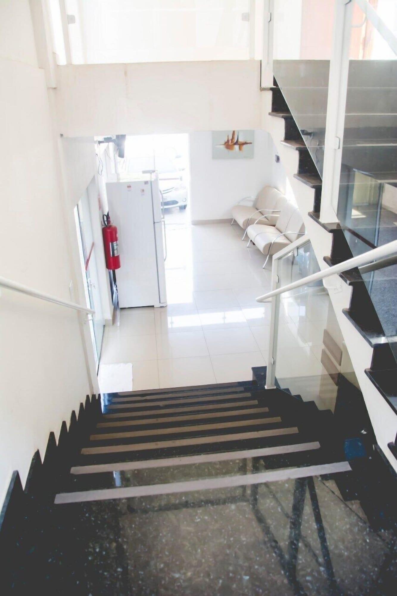 Varios Leati's Hotel