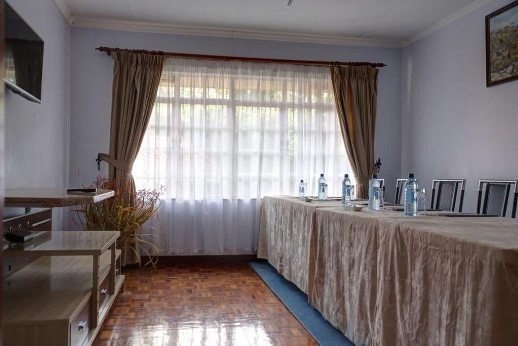 Sala de Reuniones Adies Garden Suites