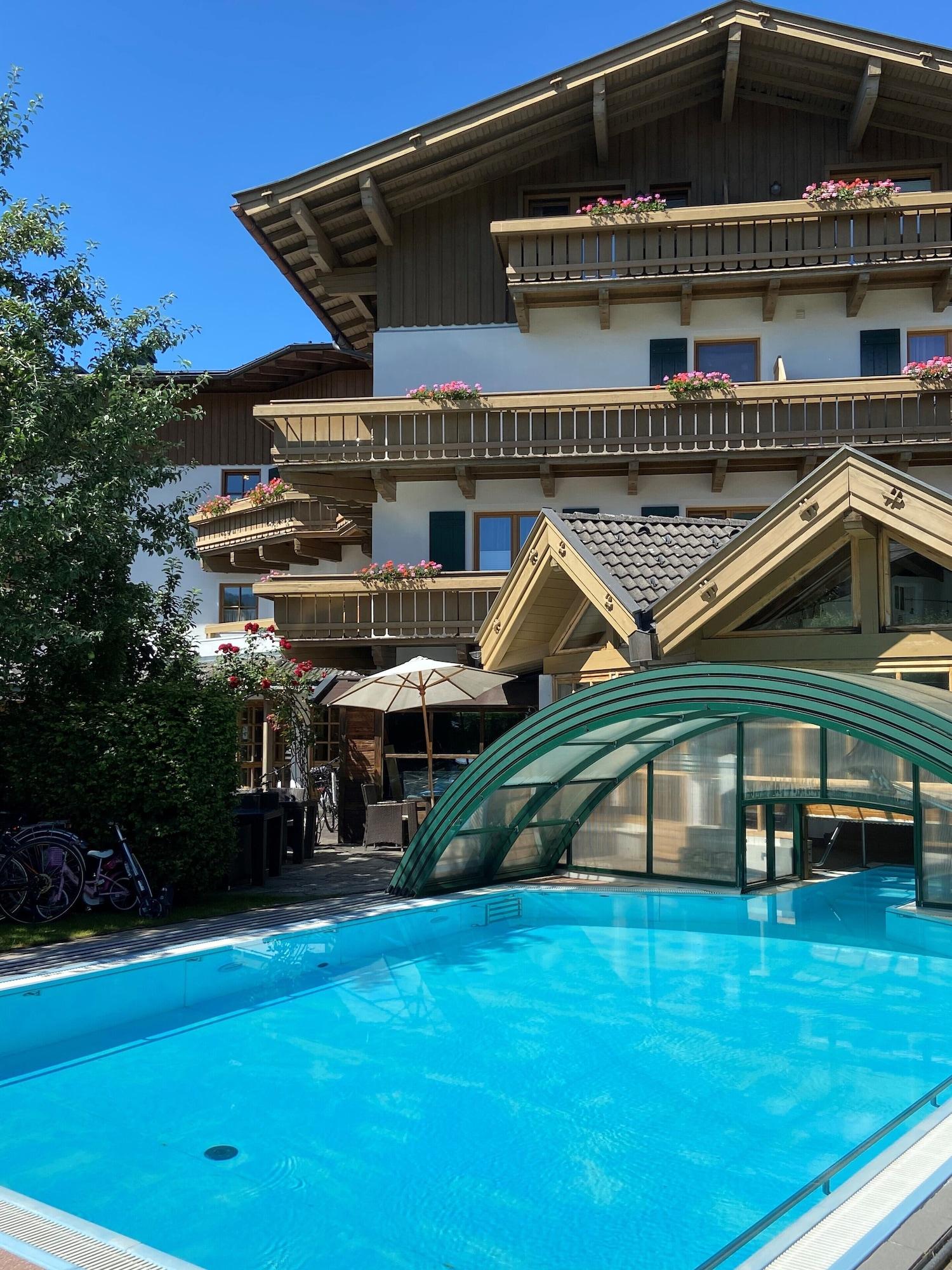 Vista Exterior Hotel in the HEART